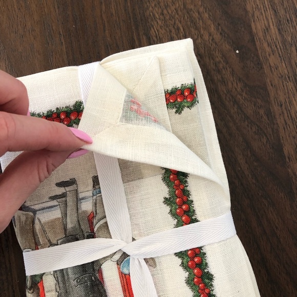 Williams Sonoma Town Square Napkins, Set of 4 - Picture 5 of 7